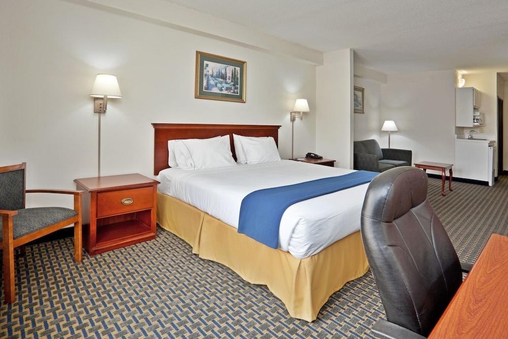 Holiday Inn Express & Suites Wilson-Downtown By Ihg Exterior photo