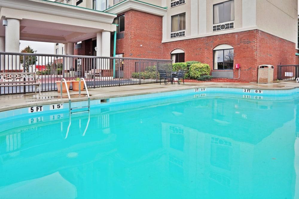 Holiday Inn Express & Suites Wilson-Downtown By Ihg Exterior photo