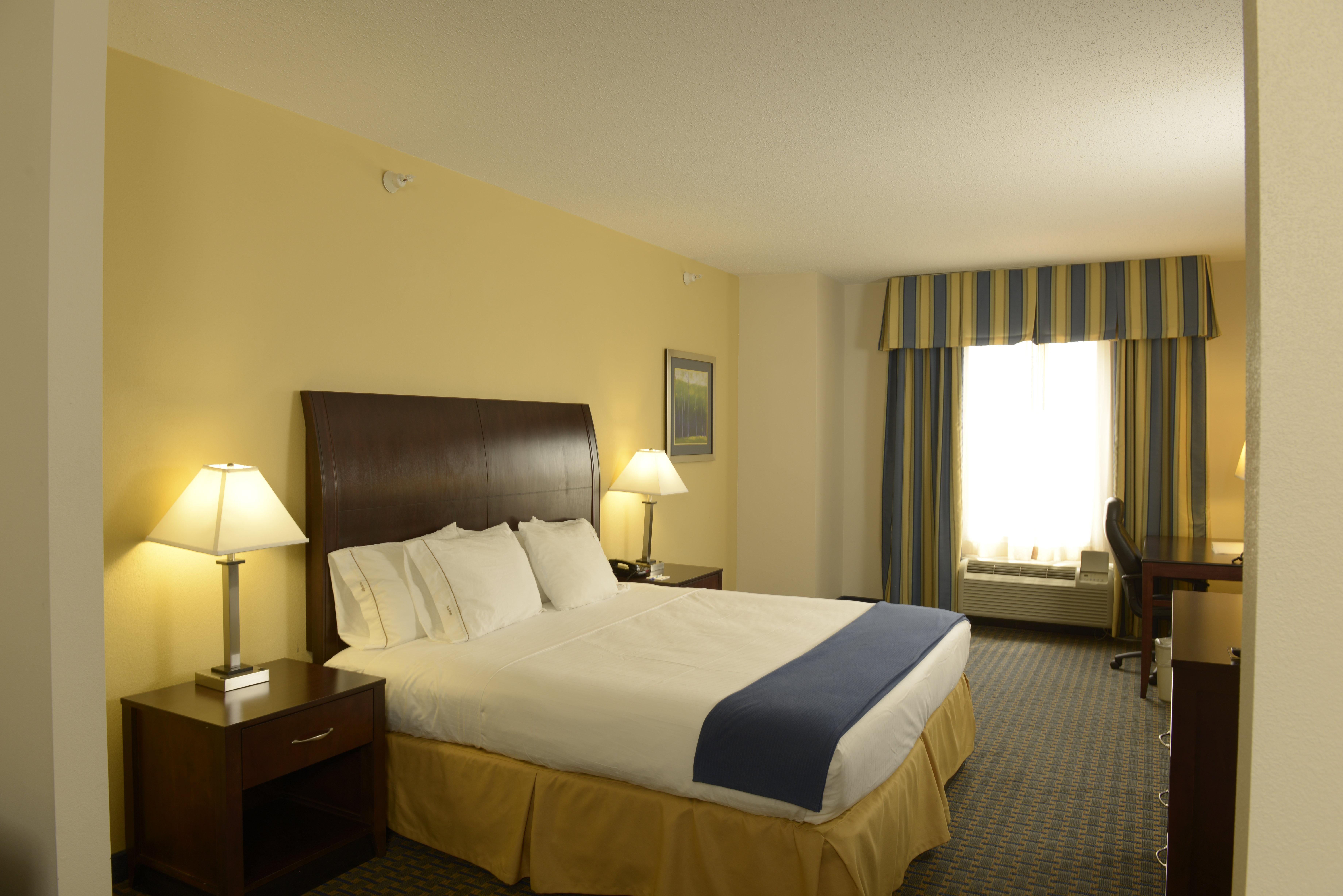 Holiday Inn Express & Suites Wilson-Downtown By Ihg Exterior photo
