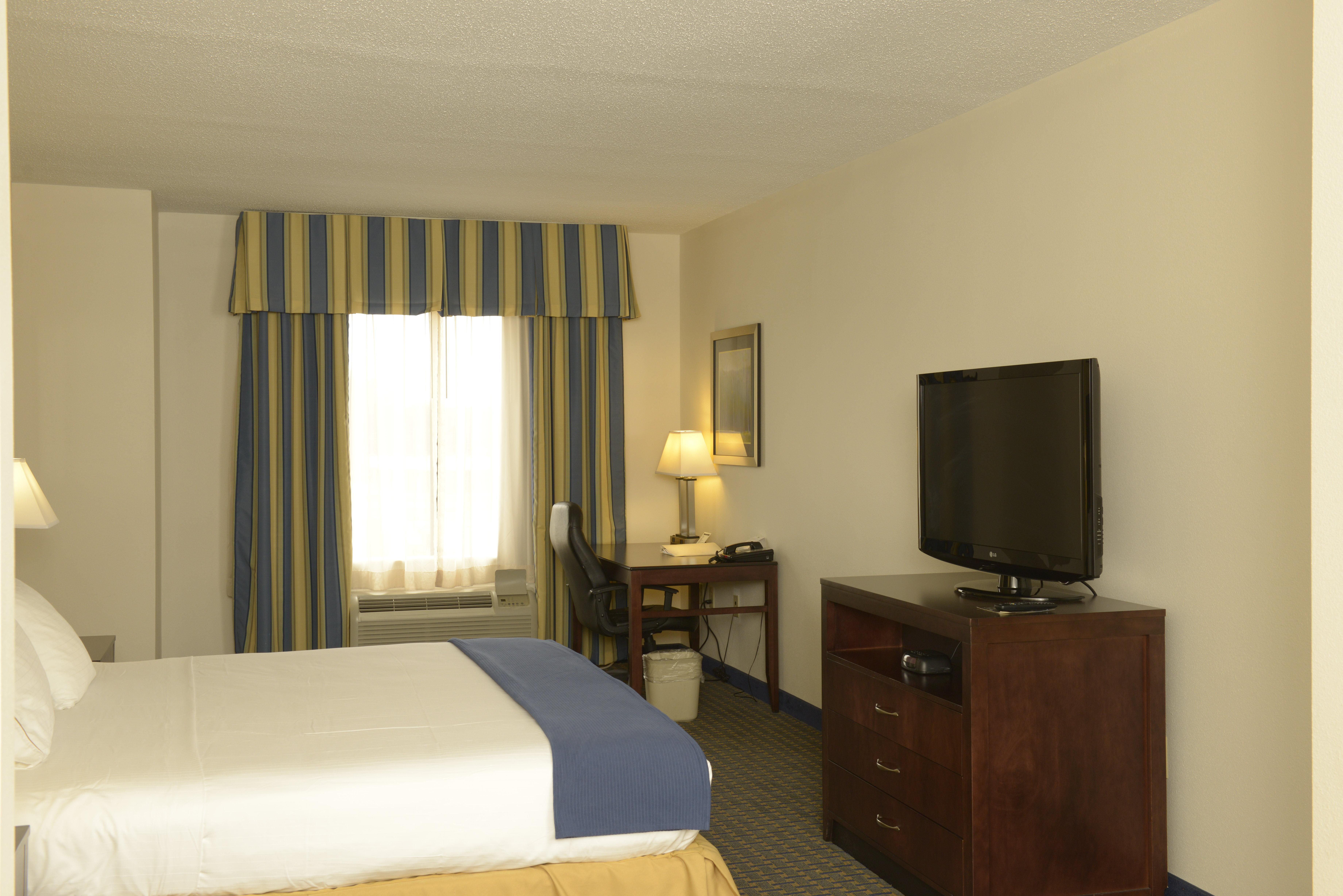 Holiday Inn Express & Suites Wilson-Downtown By Ihg Exterior photo